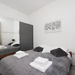 Daki\'S Place