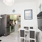 Daki\'S Place